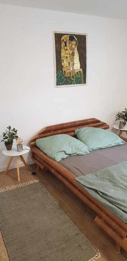 נוישטאדט אן דר אייש Frisch Renoviert Mit Dachterrasse - Geniesse Ruhe Und Grun Nahe Neustadt Aisch מראה חיצוני תמונה